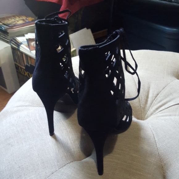 Shoes - Picture 3 of 4